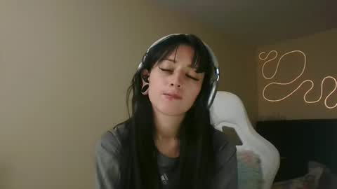 Little Queen Lia  online show from 11-12-25, 10:30