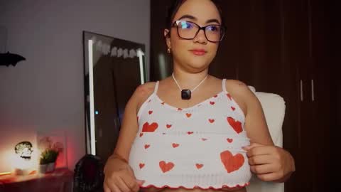 Snapshot of lia_russo_ chatting on 10-24-25, 02:46 Lia  online show from 10-24-25, 02:46