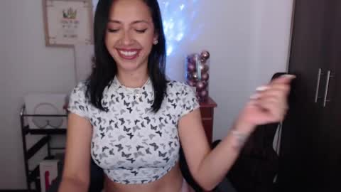 Snapshot of lia_smith87 chatting on 12-20-24, 07:50 Laura online show from 12-20-24, 07:50