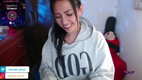 Snapshot of lia_smith87 chatting on 02-28-25, 06:54 Laura online show from 02-28-25, 06:54