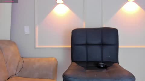 Snapshot of lia_walton__ chatting on 12-19-24, 03:08 liz walton online show from 12-19-24, 03:08