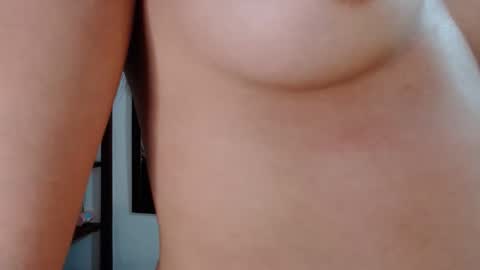 Snapshot of liaa_cute_ chatting on 02-24-25, 05:00 lia online show from 02-24-25, 05:00