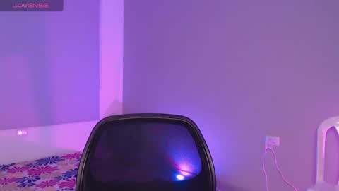 Snapshot of liaa_cute_ chatting on 10-22-25, 03:51 lia online show from 10-22-25, 03:51