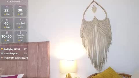 Snapshot of liaaa___ chatting on 12-27-24, 04:32 Lia online show from 12-27-24, 04:32