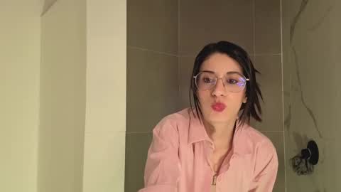Snapshot of liaaa___ chatting on 09-28-25, 01:27 Lia online show from 09-28-25, 01:27