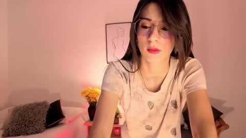 Snapshot of liaaa___ chatting on 10-17-25, 02:19 Lia online show from 10-17-25, 02:19
