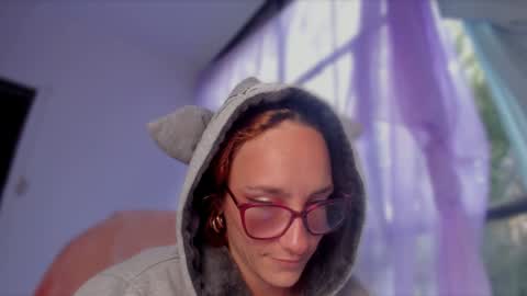 Snapshot of liahilton_ chatting on 12-11-24, 11:41 lh6 9c online show from 12-11-24, 11:41