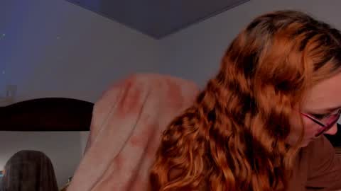 Snapshot of liahilton_ chatting on 01-17-25, 11:27 lh6 9c online show from 01-17-25, 11:27