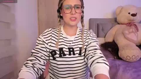 Lia  online show from 12-18-25, 02:06