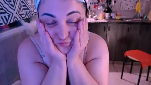 miss Lia  colection for travel online show from 11-02-25, 11:51