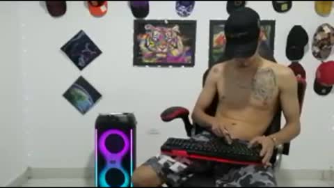 Snapshot of liam_andres12 chatting on 12-22-25, 10:29 Andres online show from 12-22-25, 10:29