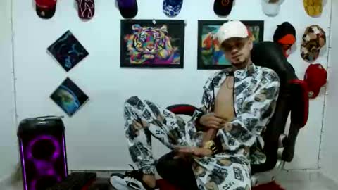 Snapshot of liam_andres12 chatting on 01-06-26, 11:07 Andres online show from 01-06-26, 11:07