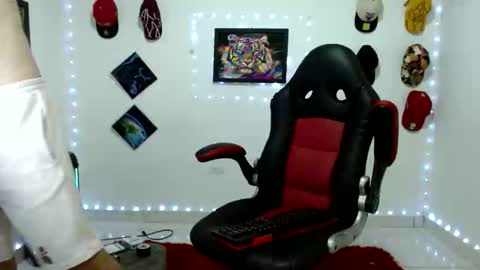 Snapshot of liam_andres12 chatting on 02-09-26, 10:47 Andres online show from 02-09-26, 10:47