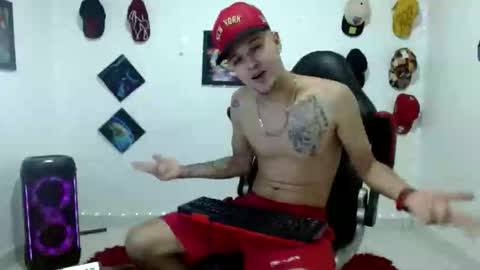 Snapshot of liam_andres12 chatting on 02-14-26, 11:12 Andres online show from 02-14-26, 11:12