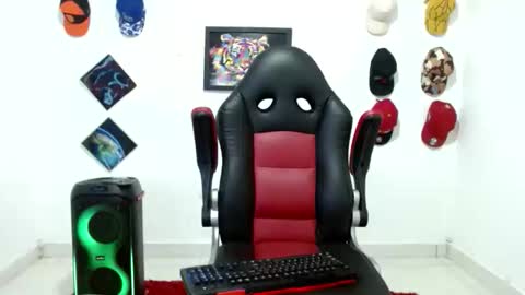 Snapshot of liam_andres12 chatting on 02-27-26, 11:05 Andres online show from 02-27-26, 11:05