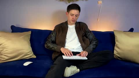 Liam online show from 01-04-25, 11:27