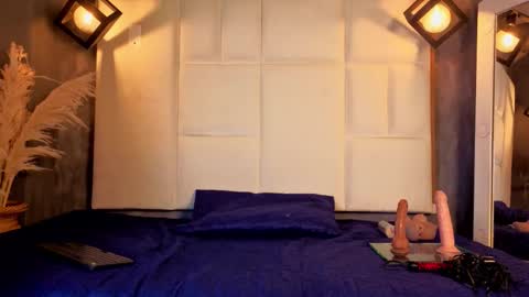 Liam forest  online show from 12-22-25, 05:04