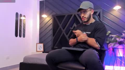 LIAM KLEIN online show from 10-04-25, 11:19