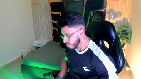 LIAM KLEIN online show from 12-16-25, 11:15