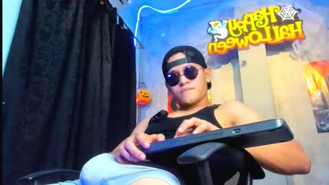 liam_knight online show from 10-27-25, 01:20