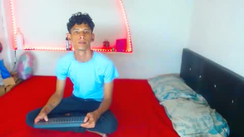 liam_mendoza online show from 10-25-25, 07:08