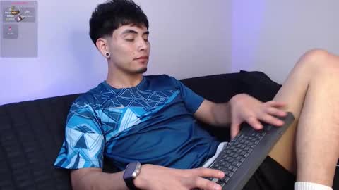 Snapshot of liam_ruiz_ chatting on 10-11-25, 02:11 Liam online show from 10-11-25, 02:11