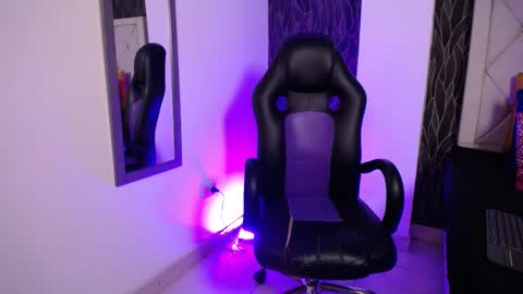 Snapshot of liam_sean chatting on 02-25-26, 12:15 Liam online show from 02-25-26, 12:15