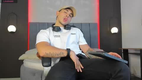 Liam online show from 02-12-26, 09:10