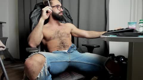 Snapshot of liamaesthetic chatting on 02-08-25, 06:33 Liam online show from 02-08-25, 06:33