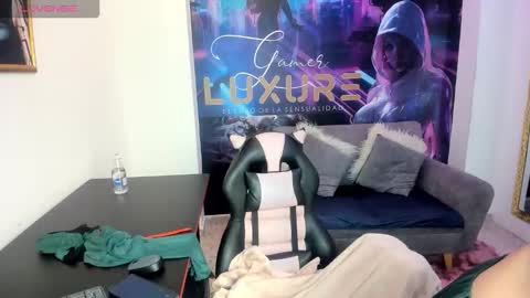 Lia online show from 10-31-25, 02:18