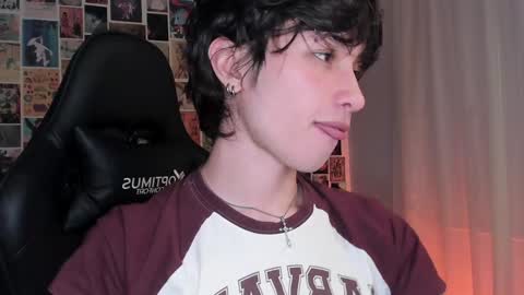 Snapshot of liamelf chatting on 12-27-24, 07:08 Liam online show from 12-27-24, 07:08