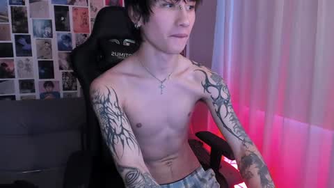 Snapshot of liamelf chatting on 01-18-25, 11:54 Liam online show from 01-18-25, 11:54