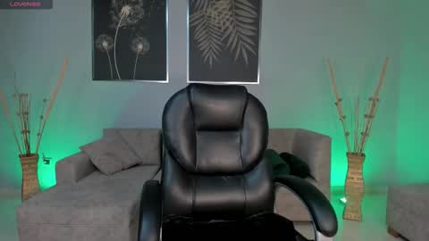 Liam online show from 10-04-25, 03:37