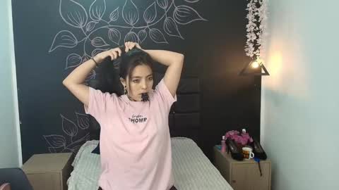 Snapshot of liamonroee_ chatting on 12-18-25, 12:00 L I A M O N R O E online show from 12-18-25, 12:00