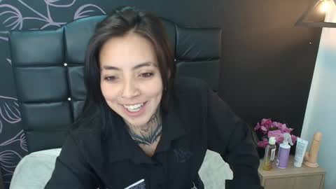 Snapshot of liamonroee_ chatting on 12-22-25, 11:51 L I A M O N R O E online show from 12-22-25, 11:51