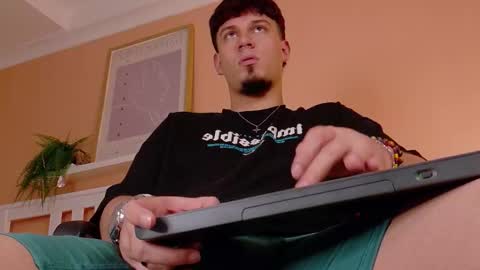 Liam Thunder online show from 10-11-25, 09:02