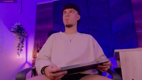 Liam Thunder online show from 11-10-25, 02:54