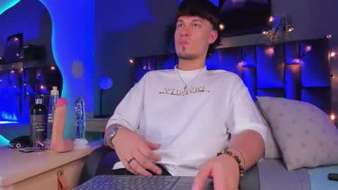 Liam Thunder online show from 12-19-25, 07:54