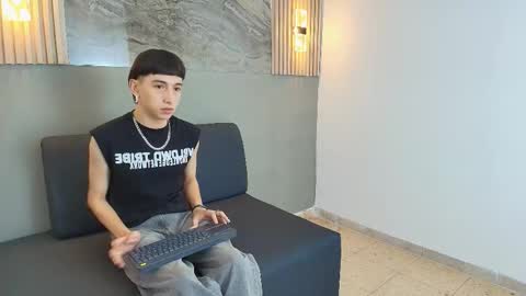 lian_cameron online show from 12-22-25, 05:26