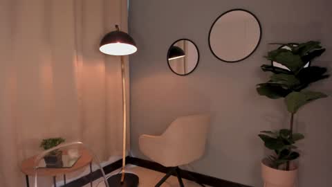 Lia online show from 12-27-24, 12:45