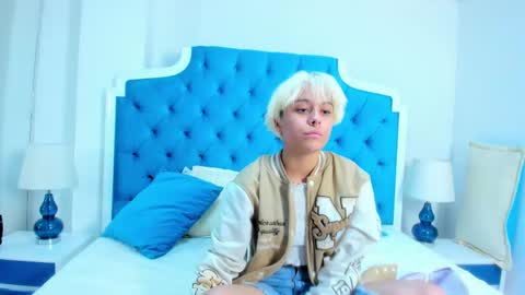 Lia Vivumi  online show from 10-18-25, 12:17