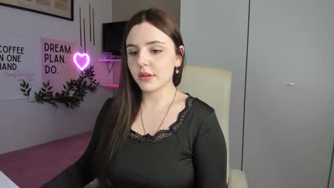 Lia online show from 10-21-25, 01:56