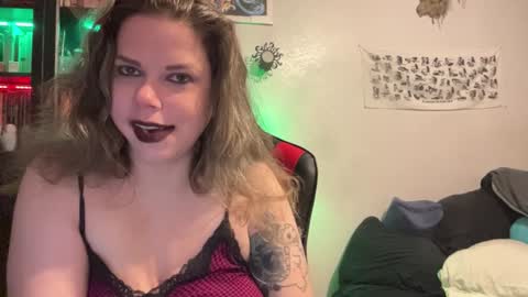 Snapshot of libbydeetzxxx chatting on 12-17-24, 01:16 Libby Deetz online show from 12-17-24, 01:16