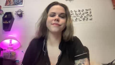 Snapshot of libbydeetzxxx chatting on 01-31-25, 10:42 Libby Deetz online show from 01-31-25, 10:42