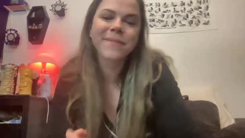 Snapshot of libbydeetzxxx chatting on 02-07-25, 11:01 Libby Deetz online show from 02-07-25, 11:01