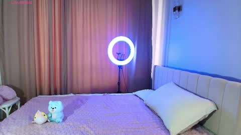 Lihn Pham online show from 11-22-25, 03:38