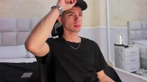 L I I A M online show from 02-04-25, 07:18