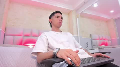 L I I A M online show from 02-22-25, 04:40