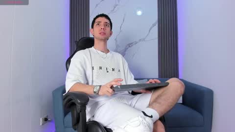 L I I A M online show from 09-10-25, 02:28