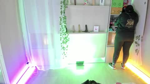         online show from 11-21-25, 11:42